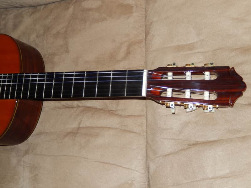 Absolutely Great Sounding - Yamaha GC11 - Classical Guitar in 