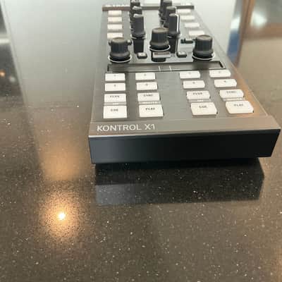 Native Instruments Traktor Kontrol X1 2010s - Black image 4