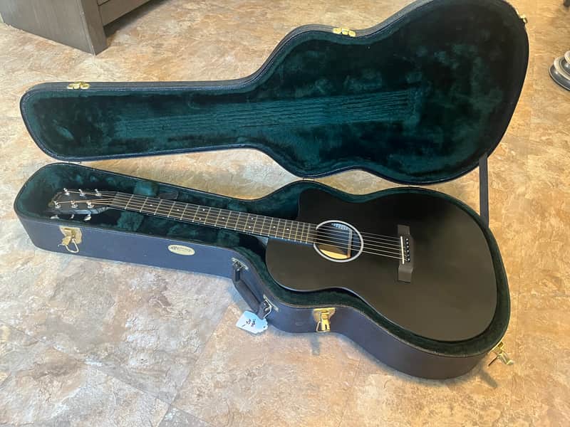 Martin X Series 2019 - Body made from a strikingly Black High Pressure Laminate (HPL) image 1