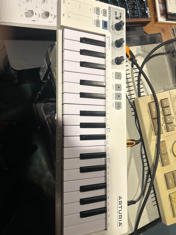 Arturia KeyStep 32-Key MIDI Controller 2017 - 2025 - White image 1