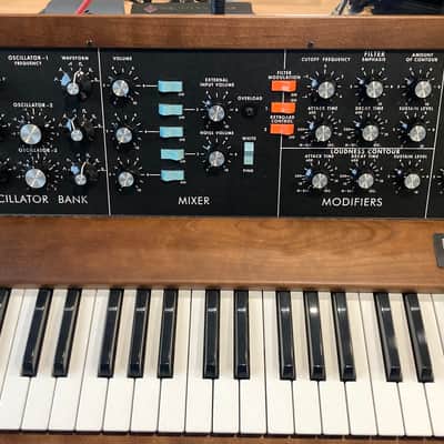 Moog Minimoog Model D Reissue 44-Key Monophonic Synthesizer (2022) 2022 - Present - Black / Wood