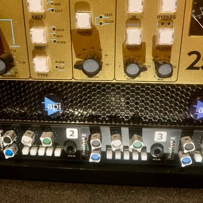 API 2500 Stereo Bus Compressor 50th Anniversary Edition 2019 - Gold image 7
