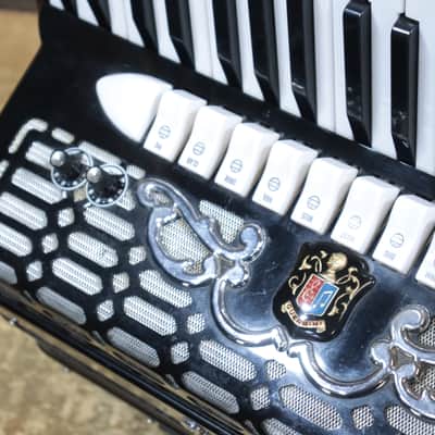 Guerrini 628 Model 120-Bass 41-Key 11-Treble Switch Black Piano