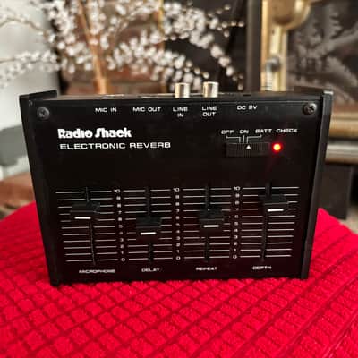 Realistic 32-1110 Desktop Electronic Reverb / Delay 1982 - 1989 - Black image 3