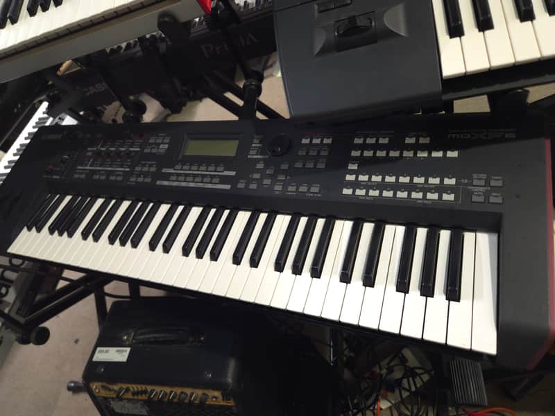 Yamaha MOXF 6 Production Synthesizer