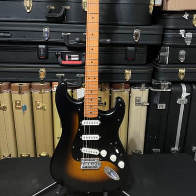 Fender Squire 40th Anniversary Vintage Edition Stratocaster 2000’s - Two Color Sunburst image 2