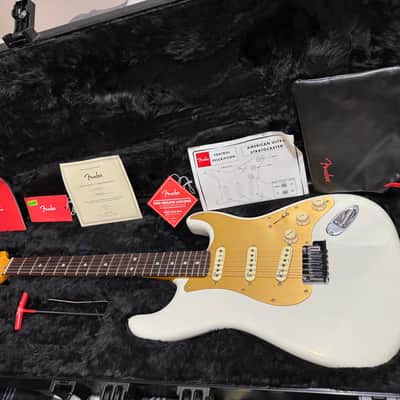 Fender American Ultra Stratocaster with Rosewood Fretboard 2019 - 2025 - Arctic Pearl image 1