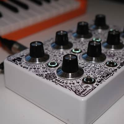 KRISCHER - M8 / analog polyphonic synth image 6