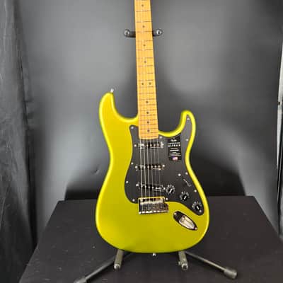 Fender American Ultra II Stratocaster®, Maple Fingerboard, Solar Flare image 2