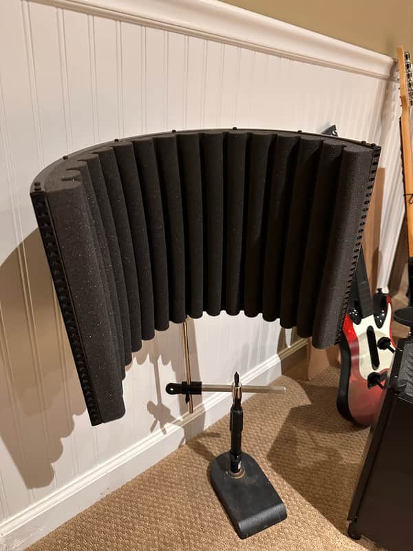 sE Electronics Reflexion Filter Pro with weighted stand image 1