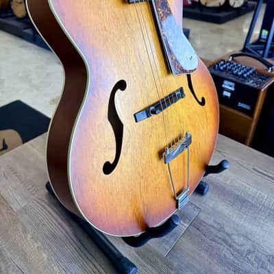 Godin 5TH AVENUE ARCHTOP COGNAC BURST SG | Reverb