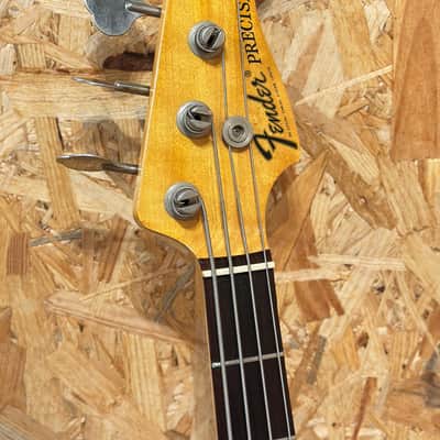 Pre Owned Fender 1975 Precision Bass - Sunburst, Rosewood Inc. Case image 2