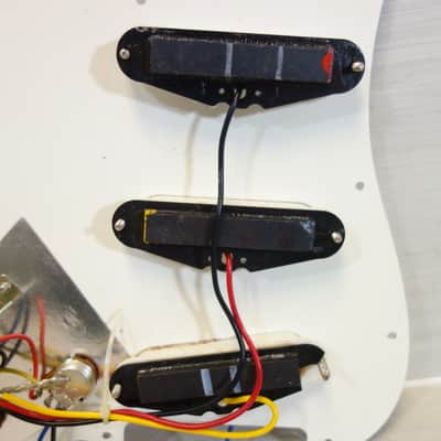 Uknown S-Type Loaded Pickguard w/ Single Coil Pickups – Fully Wired Strat Assembly - White image 5