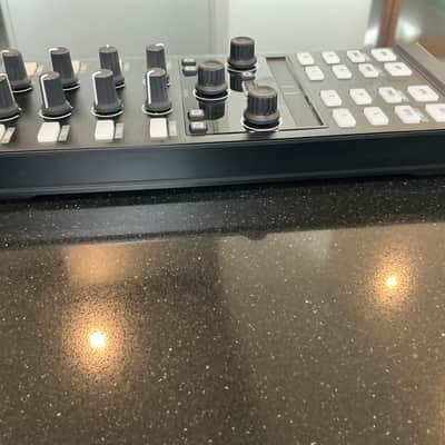 Native Instruments Traktor Kontrol X1 2010s - Black image 3