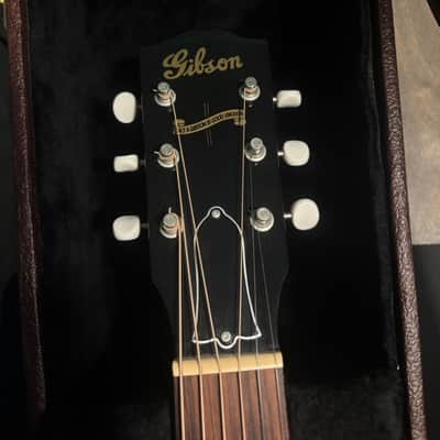 Gibson J-35 2018 - Antique Natural image 2