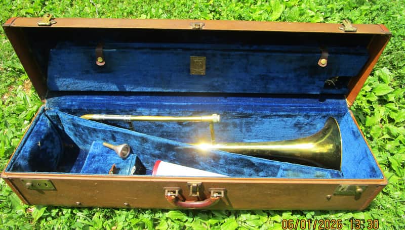 Bach Stradivarius Model 6 (VII) 1949, Gold, Mute, Mouthpiece, Case image 1