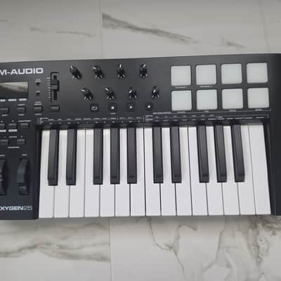 M-Audio Oxygen 25 MKV MIDI Keyboard Controller 2021 - Present - Black