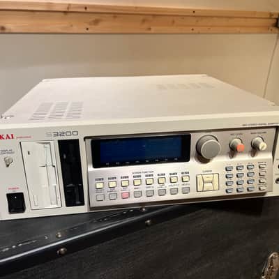 Akai S3200 MIDI Stereo Digital Sampler with original M.O. DRIVE