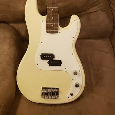 Peavey  international series milestone ii  White image 1