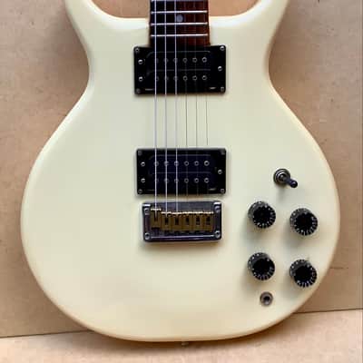 Washburn Raven vintage Guitar made in Japan 80’s image 2