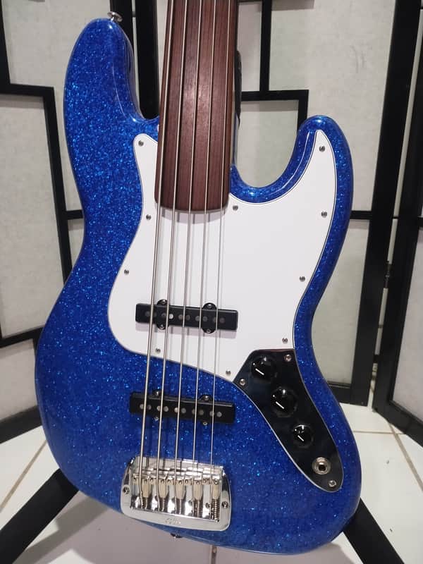G&L USA JB-5 2017 - Unlined Fretless Quartersawn Neck Blue Metal Flake image 1