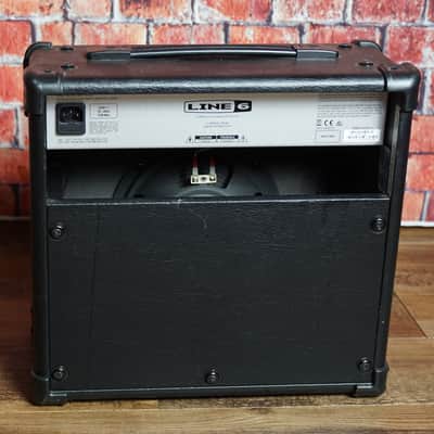 Line 6 Spider Classic 15 15-Watt 1x8" Digital Modeling Guitar Practice Amp image 2