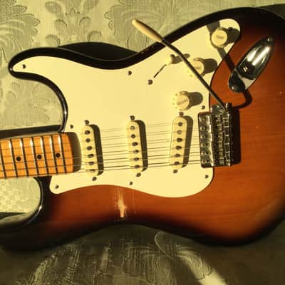 Fender Eric Johnson Stratocaster 2-Color Sunburst image 2