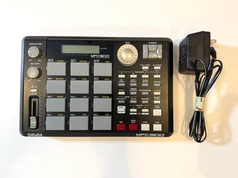 Akai MPC500 Music Production Center 2006 - 2013 - Black image 1