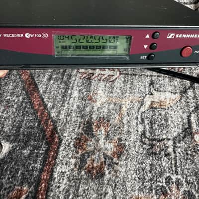 Sennheiser Evolution G2 100 Series UHF Wireless Instrument System - Black and Maroon image 2