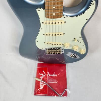 Fender Vintera '60s Stratocaster, Pau Ferro Fingerboard, Ice Blue Metallic, w/Bag image 1