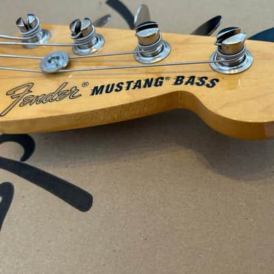 Fender Vintera '60s Mustang Bass 2022 3-Color Sunburst image 6