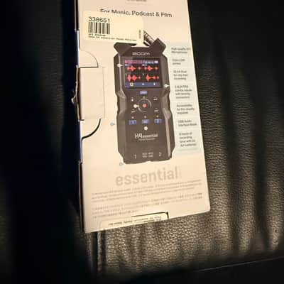 Zoom H4essential Portable Recorder - Black image 2