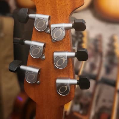 Ovation Pro Series Ultra Acoustic Electric Guitar 1516DTD-G image 9