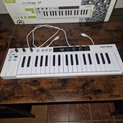 Arturia KeyStep 37 MIDI Controller 2021 - 2025 - White image 3