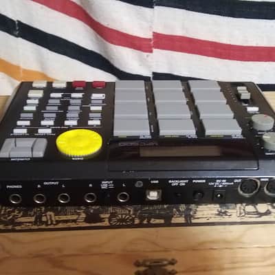 Akai MPC500 with extras image 3