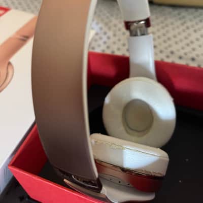 Beats By Dre Solo 3 Wireless rose Headphones image 6
