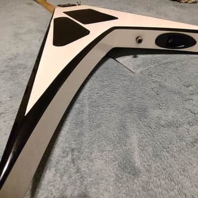 Jackson JS Series JS32 King V - White with Black Bevels and CHROME HARDWARE image 12