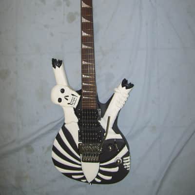 Guitar: Skull and bone image 2