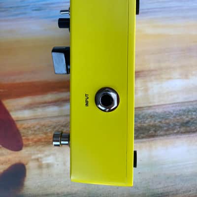 Harley Benton Bass Camp Bass Chorus and Envelope Filter 2 in 1 dual effect pedal - Yellow image 5