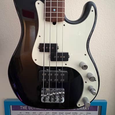 Fender American Precision Bass Deluxe 1995-2000 - Gloss Black image 2