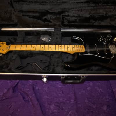 Squier Classic Vibe '70s Stratocaster with Laurel Fretboard 2019 - Present - Black image 2