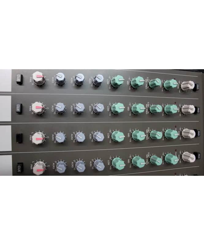 Yamaha MC802 Analog Audio Mixer | Reverb Canada