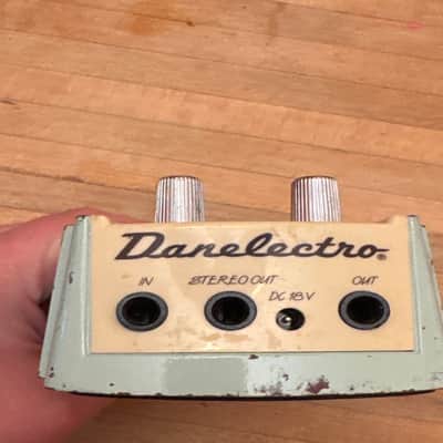 Danelectro DC-1 Cool Cat Chorus (Original 18V Metal Version) – Includes Power Supply & Manual image 3