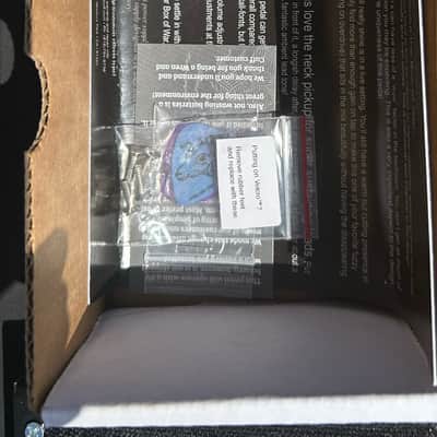 Wren and Cuff Box of War  2020s - Gold image 4