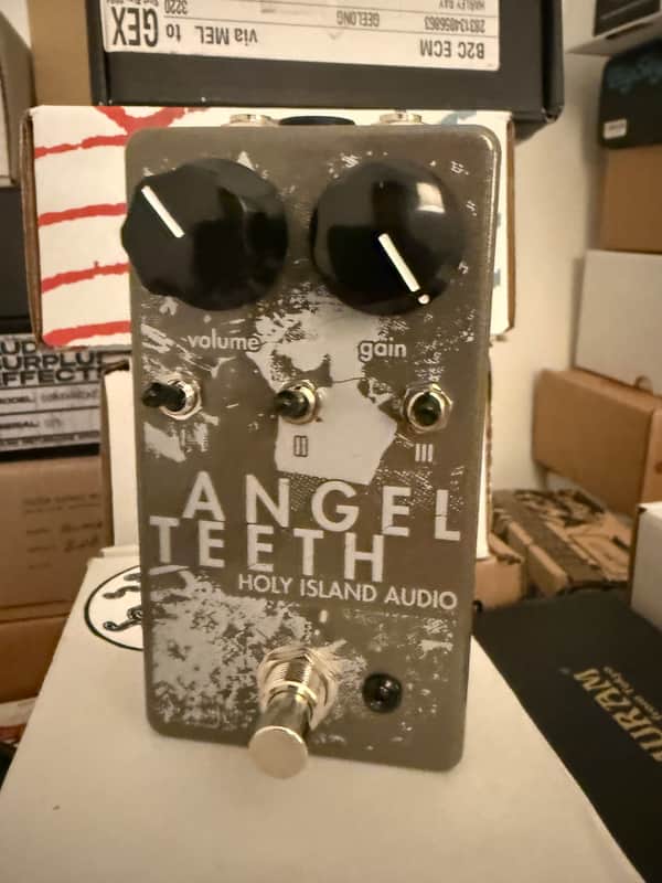 Holy Island Audio Angel Teeth 2025 - Gold image 1