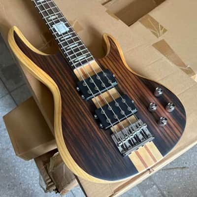 Jay Turser JTB 440 Stingray Bass with custom Fender Walnut/Padauk