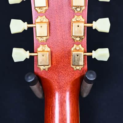 Gibson Custom Shop Historic 1960 Hummingbird with Fixed Bridge from 2021 in Heritage Cherry Sunburst with original case image 10