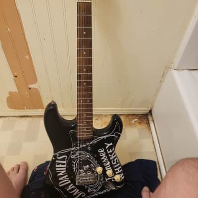 Squier Stratocaster 1999 - Black and white image 6