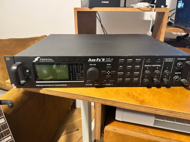 Fractal Audio Axe-FX II XL+ with Controller 2015 - 2018 - Black Bild 1