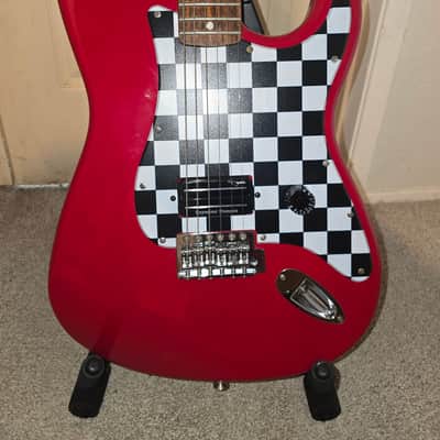 Fender Squier Stratocaster 2021 - Gloss Red image 4